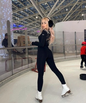 Соблазнительная и чувственная брюнетка ждет щедрого кавалера. Буду нежной и ласковой или страстной и развратной - выбор за тобой. Позвони, и ты окунешься в мир наслаждения! 11532, 24 года